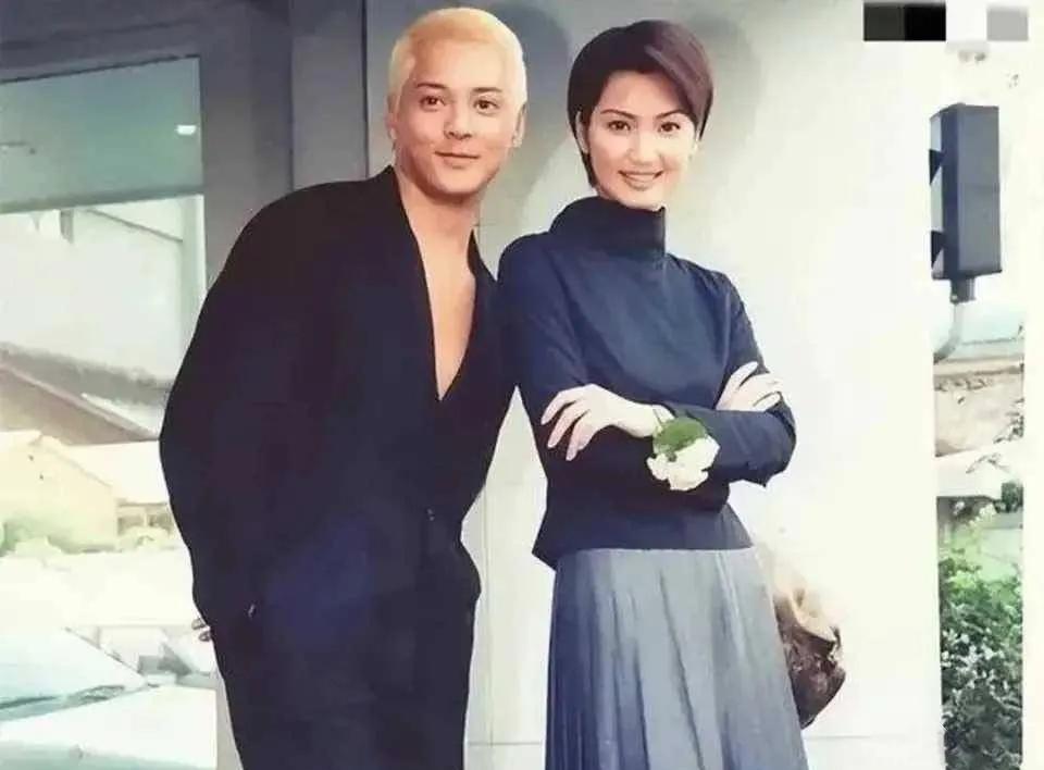 2000年，洪欣分手莫少聪后怀孕，莫少聪说：

你跟老头子玩，确定孩子是我的？