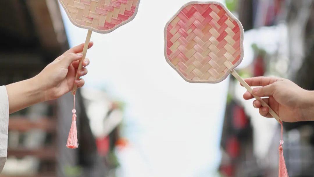 全网爆火的五把扇子都在这里了，既能扇风，颜值又高