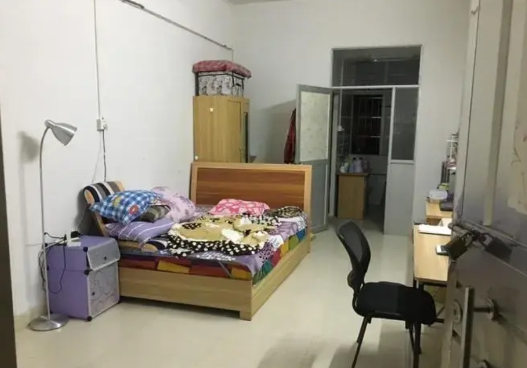 官方最近对“宁夏女子出租屋离世”事件给出了详细的回应，澄清了一些误解和谣言：

