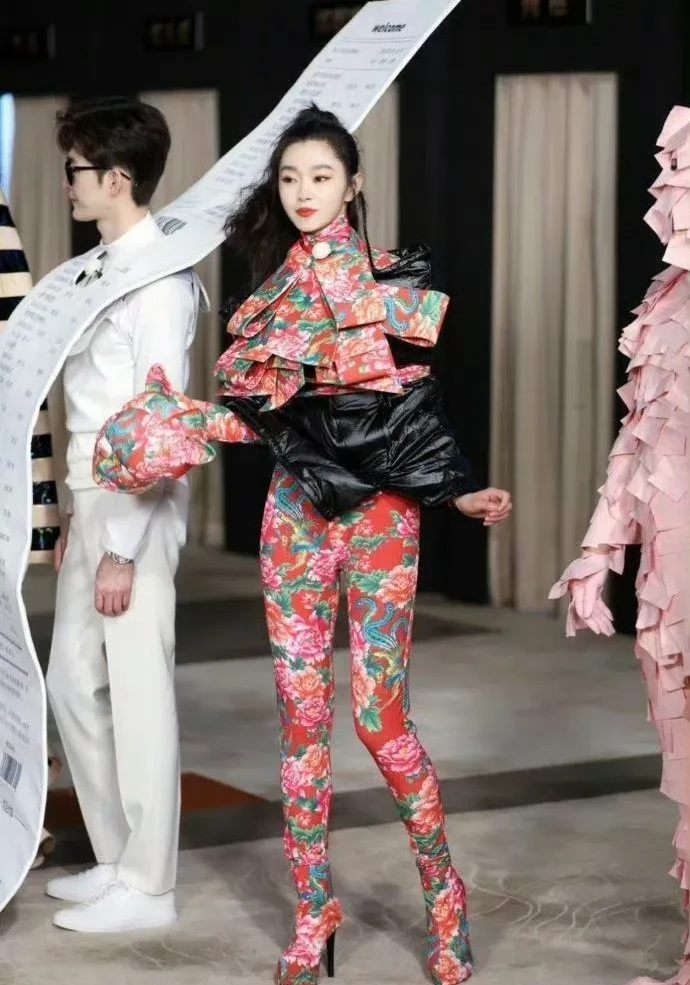 宋轶也有穿东北大花袄的时期啊