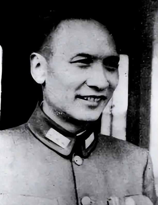 1949年9月，毛人凤拿着一份四百多人的枪决名单让卢汉签字，卢汉以各种理由推脱不