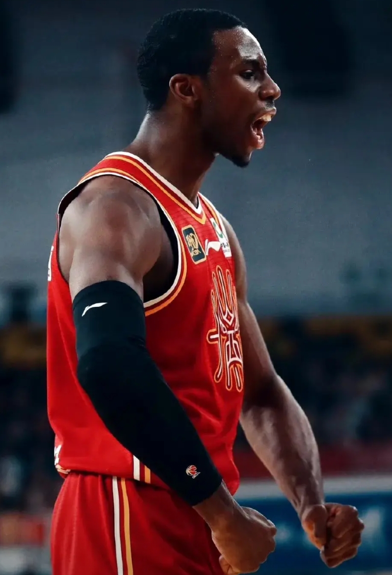 山西队最新消息！竟取消了外援迪亚洛的注册？

在结束了与上海队的比赛后，迪亚洛将