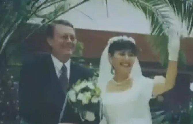 1987年，31岁的殷秀梅嫁给大10岁的程志，结婚当晚送走宾客，殷秀梅忽然对程志