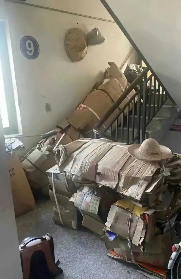 不讲理的老人，终于有人制服他了
你看出来是啥意思没？