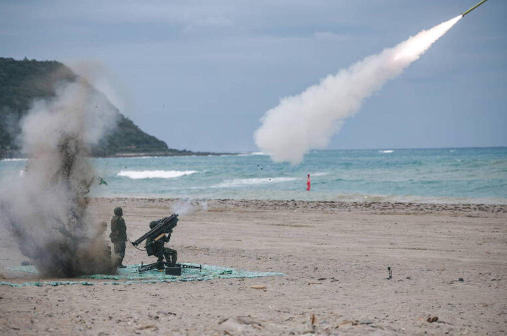 【美同意台增购1985枚“毒刺”导弹】根据台防务部门2025年度预算书显示，台军