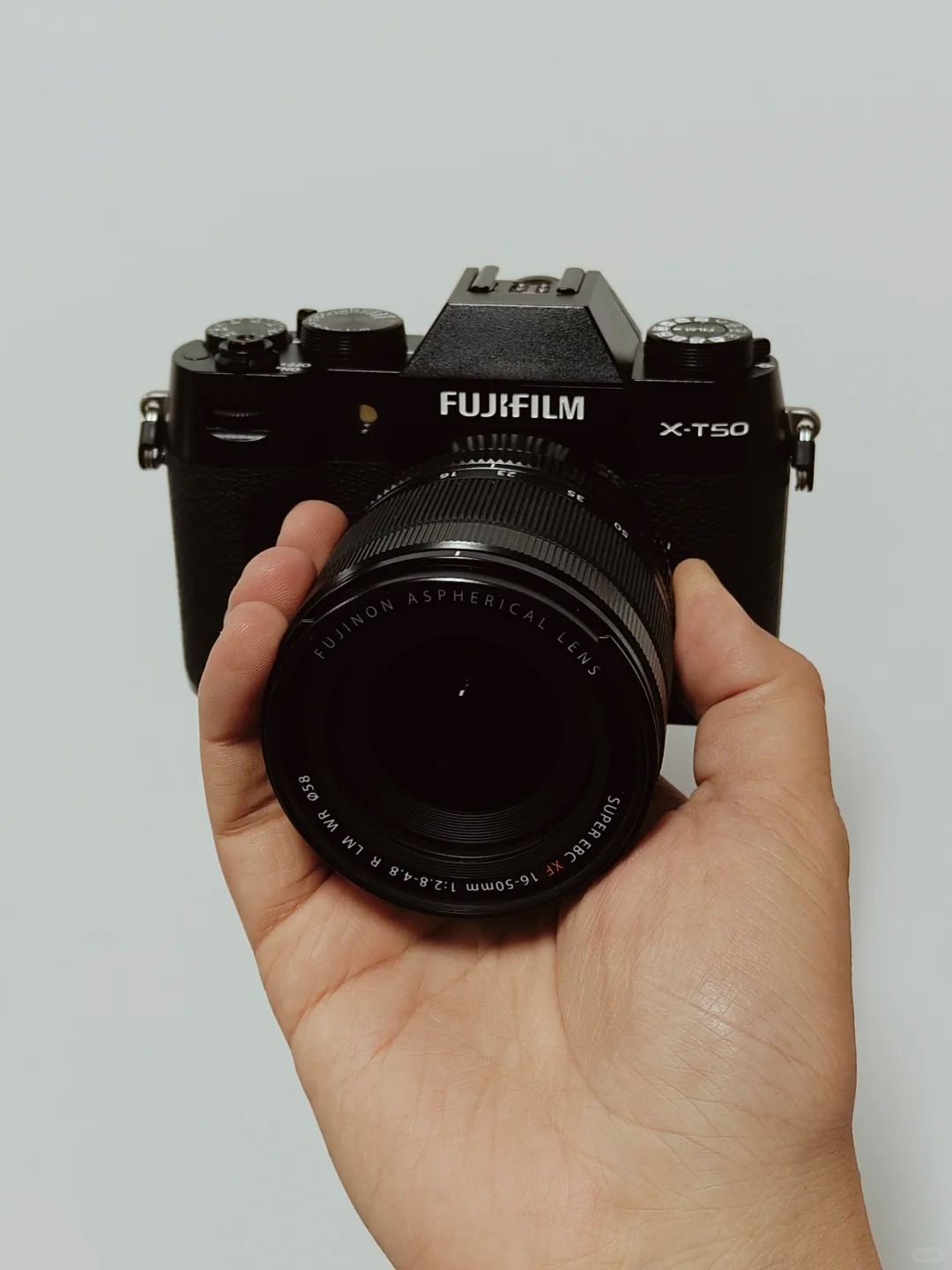Fujifilm 新机 X-T50上手摸
真……好小，新镜1650还是内变焦～
