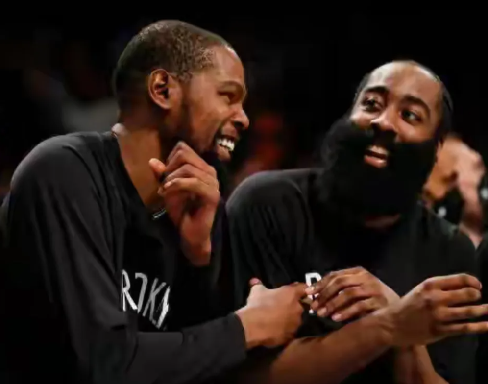 NBA比赛休息日，联盟两大老将堪称铁人模范

1、太阳大当家杜兰特，36岁年薪4