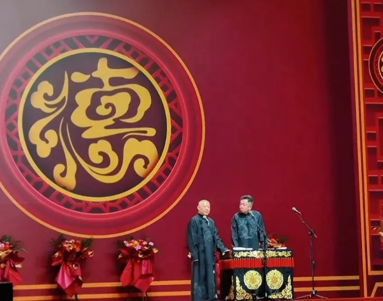 要论骂人，郭德纲是祖宗！郑州专场演出中，郭德纲说：“相声界比我强的有的是。”于谦