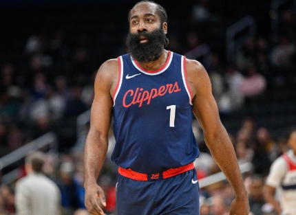 NBA 快船121-96奇才，一战哈登创造4大NBA历史记录。

记录一：半场3