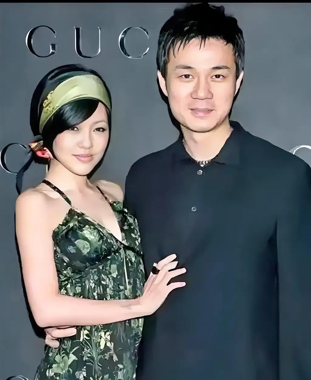 许雅钧与小S：复杂婚姻背后的真相
许雅钧和小S的婚姻，一直是大众关注焦点。许雅钧
