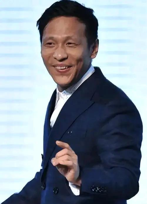 2008年，宋小宝找赵本山求徒，以下是对话内容：

“师傅，我有个铁哥们儿，喜剧