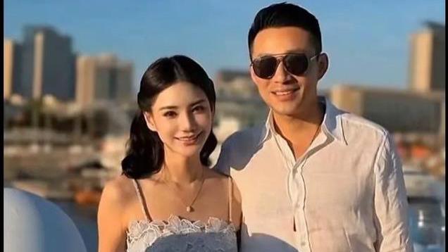 具俊晔晒与大S亲吻合照，大S盛装打扮超级美，曝她要回娱乐圈拍戏