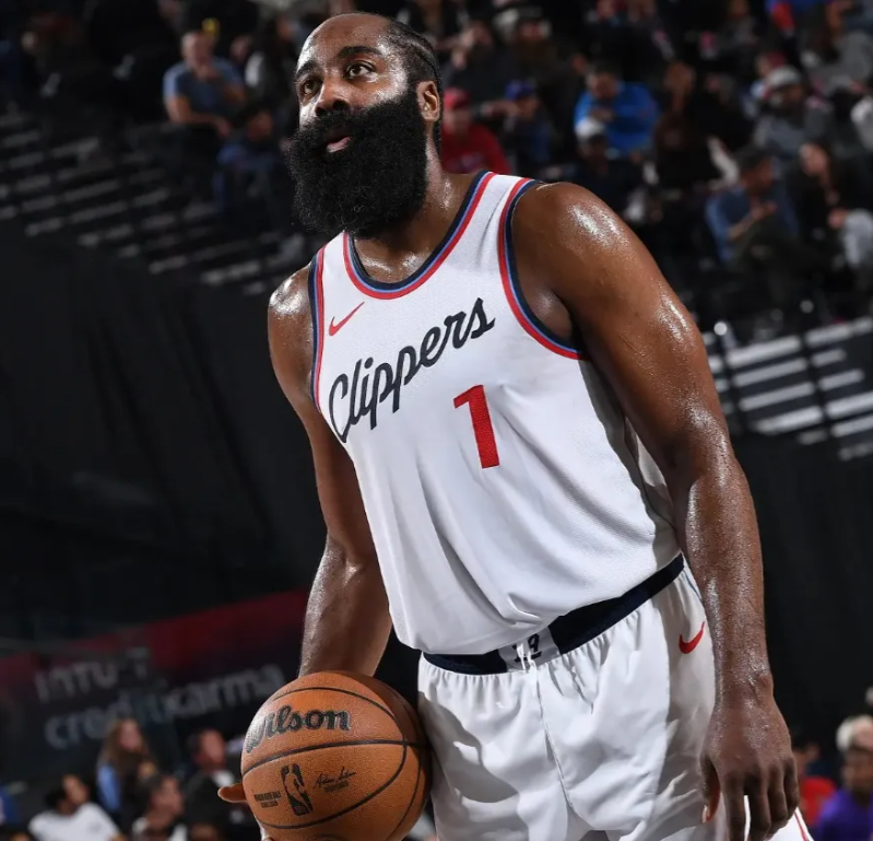 11月18号刚打开电视，NBA联盟快船就传来2条讯息

1、快船大当家哈登，在连