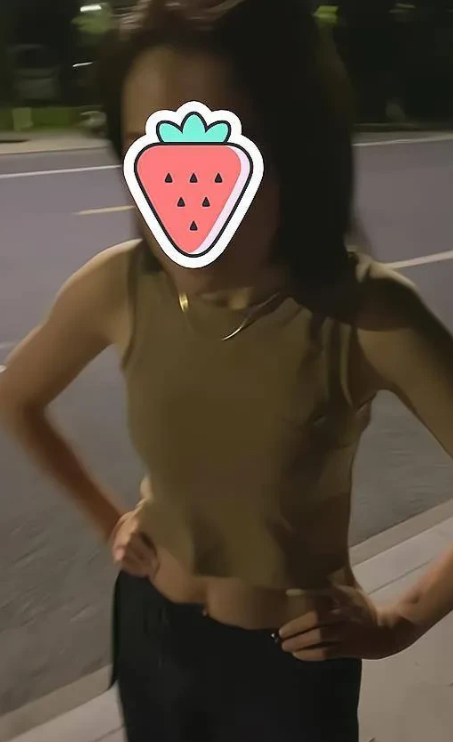 上海静安，一男子去采耳店找了位女技师服务，二人还发生了关系，事后付了695元的采