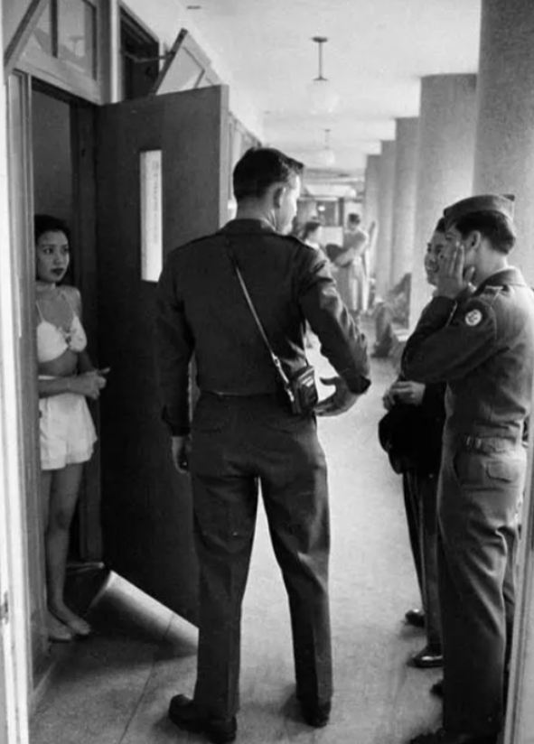 美军横滨登陆后的黑暗篇章：强奸案频发，慰安妇制度失控！

1945年8月，随着日