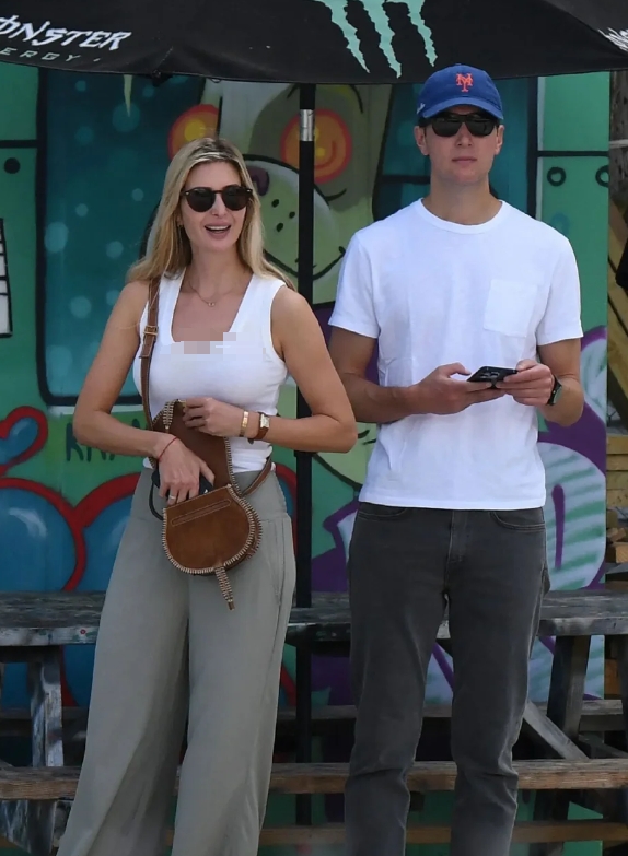 Ivanka Trump 和老公Jared Kushner曾现身迈阿密一滑板公园