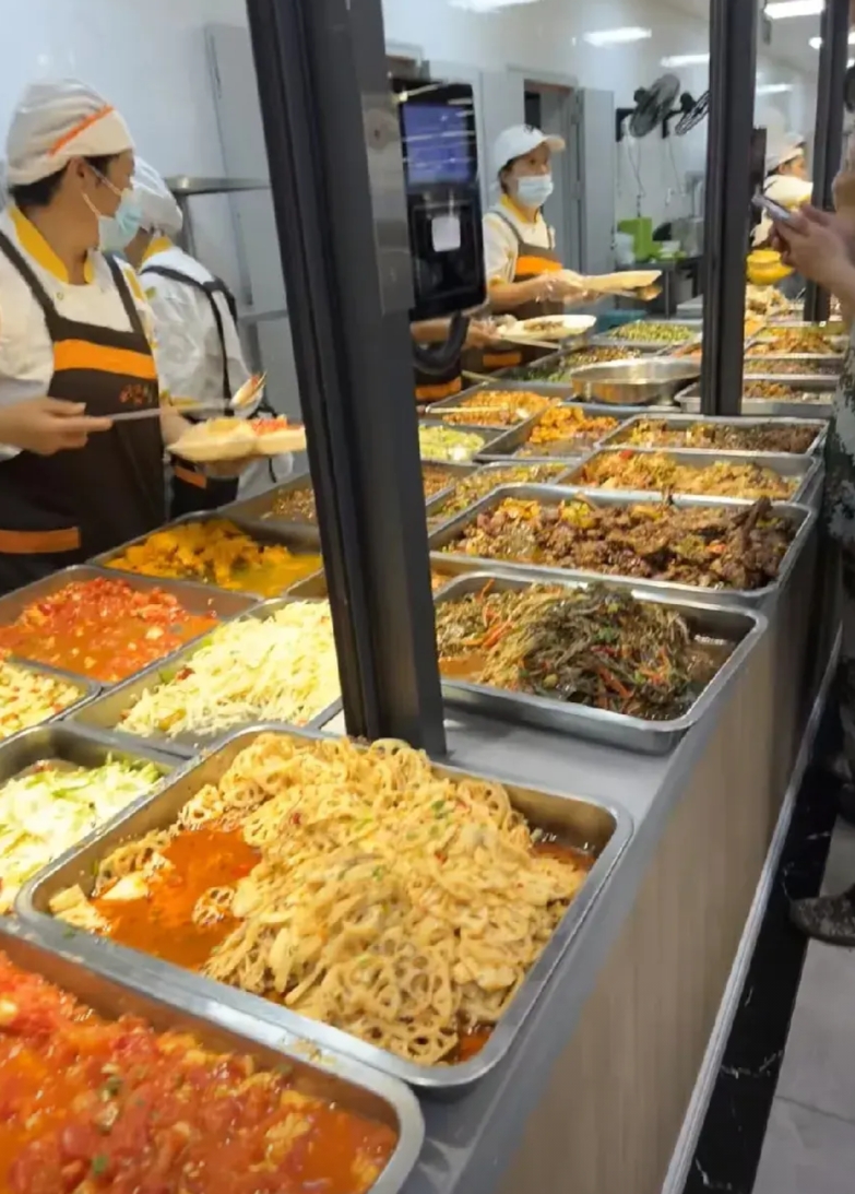 最近全国又要开展轰轰烈烈的学校食堂大检查了！

1. 最近，全国上下又掀起了一股