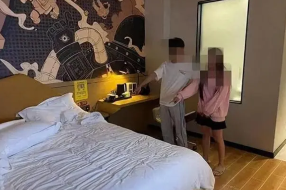 网络卖淫类犯罪和电信诈骗、网络赌博等违法犯罪行为一样，都是传统犯罪在新兴平台、互