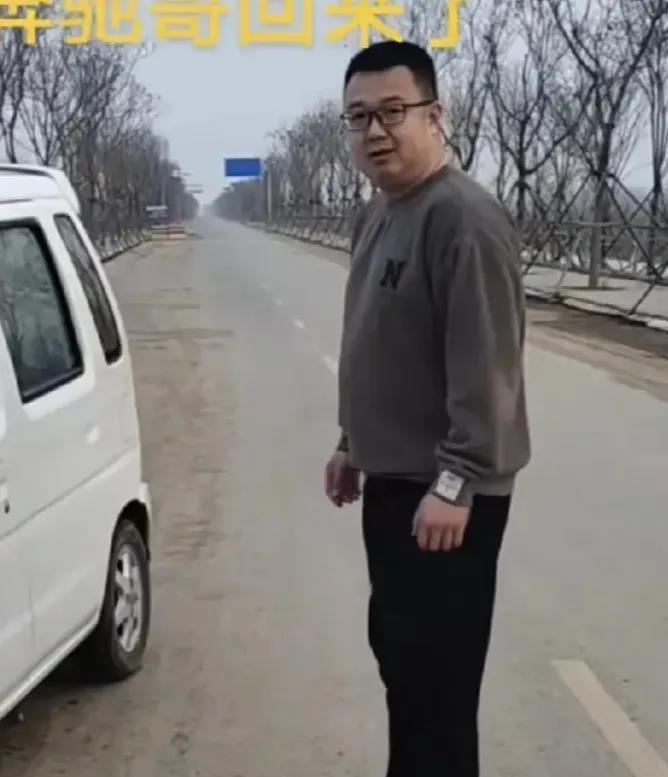 徐老太儿子回应徐八月视频被剪辑一事，甩锅给徐闻警方，网友：一家人都是戏精。
徐老