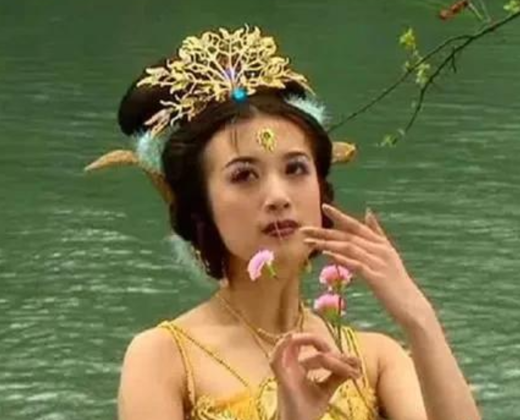 早前，金巧巧凭借着《西游记》中的“孔雀公主”走红，成为了娱乐圈中的大红人，很多男