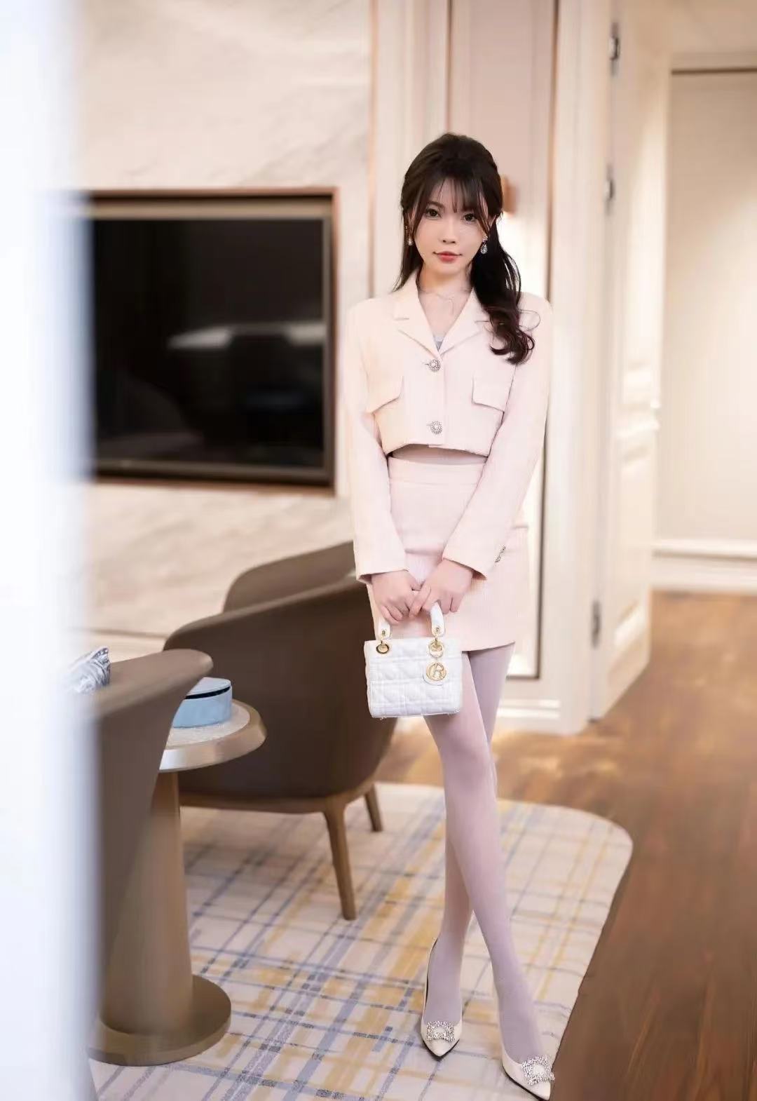 老板要求我今天这么穿搭哈哈哈哈