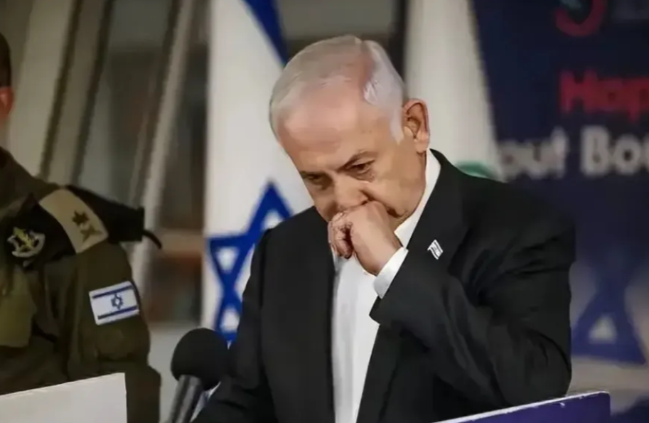 内塔尼亚胡彻底慌了！

第一点：内塔尼亚胡住所遭袭，袭击者是反政府抗议者，这让他