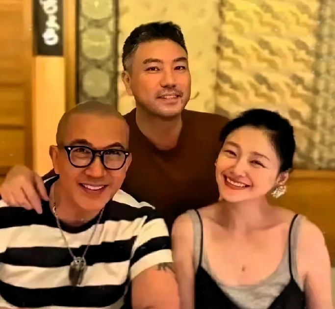 大S的穿衣风格变化之大令人惊讶！自从和具俊晔结婚之后，她的穿衣风格就发生了很大的