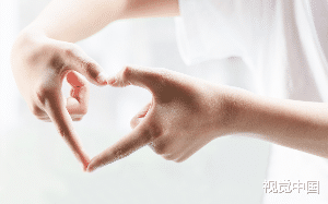 前男友半夜哭着说很想我，电话那头却响起四九城太子爷的声音「吵什么吵，我好不容易才把她哄睡着。」