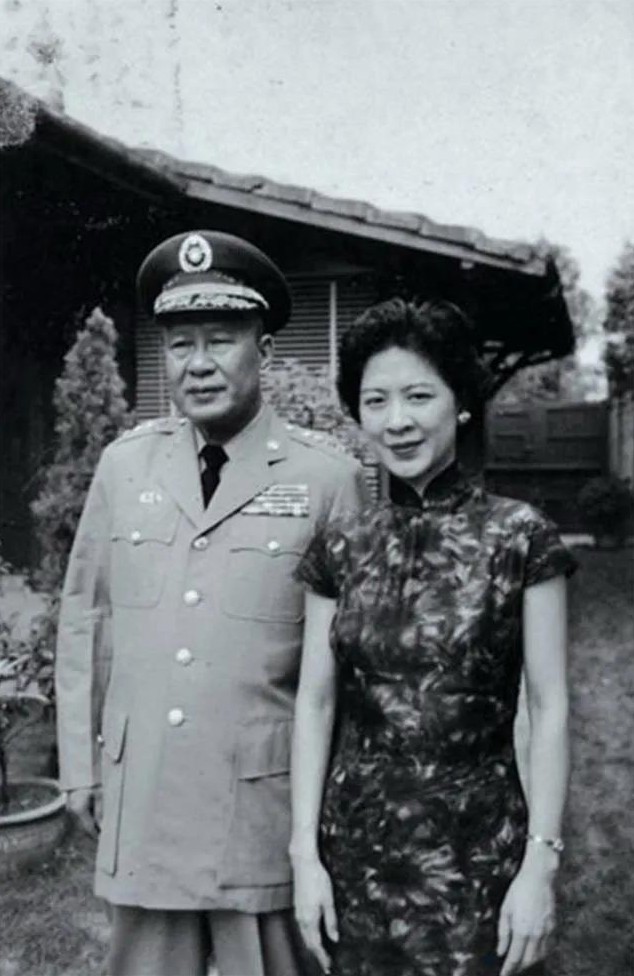 1986年夏天，一个神秘女子在桂林的街头小心翼翼地观察着周围，她就是白崇禧的女儿
