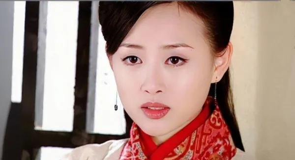 中国汉朝以前是不讲究门第和出身的，至少是不那么看重的，要不然出身卑微的卫子夫也不