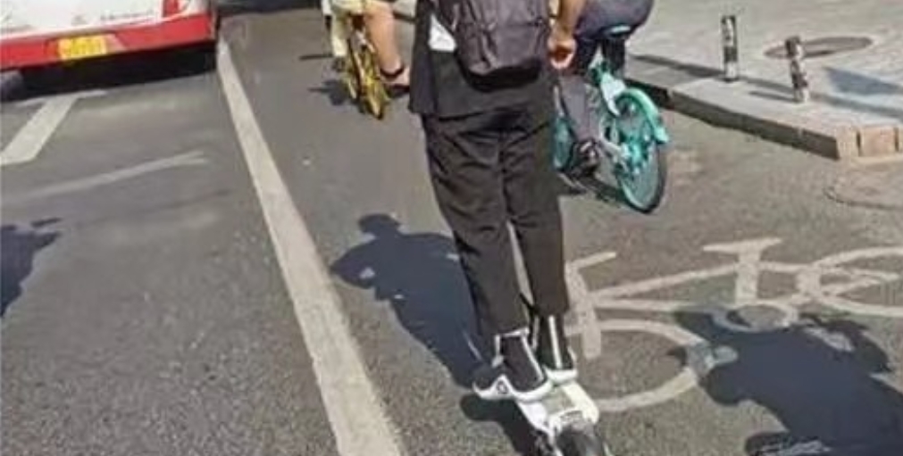 安徽，宿州。女子网购了一台平衡车，在经过几分钟的试驾后第二天准备骑着它出门，结果