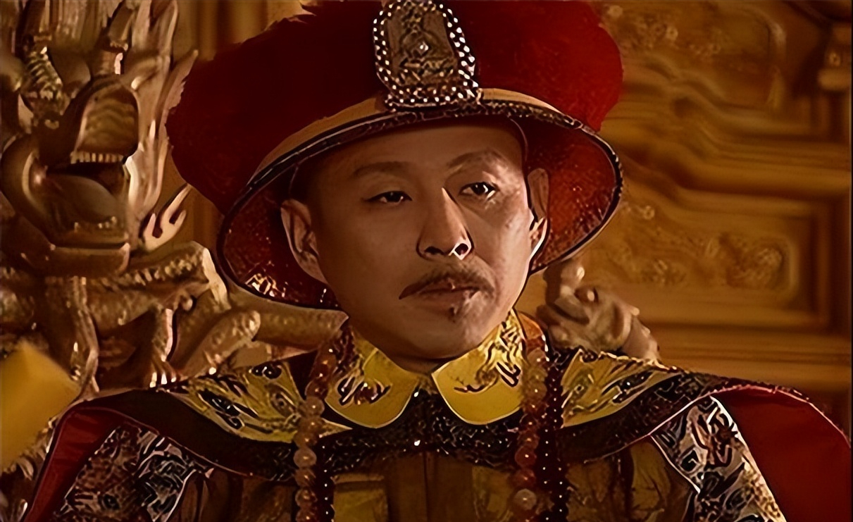 清朝的兴衰与国家财政紧密相关。康熙帝在位六十一年，平定了三藩、征讨葛尔丹、统一台