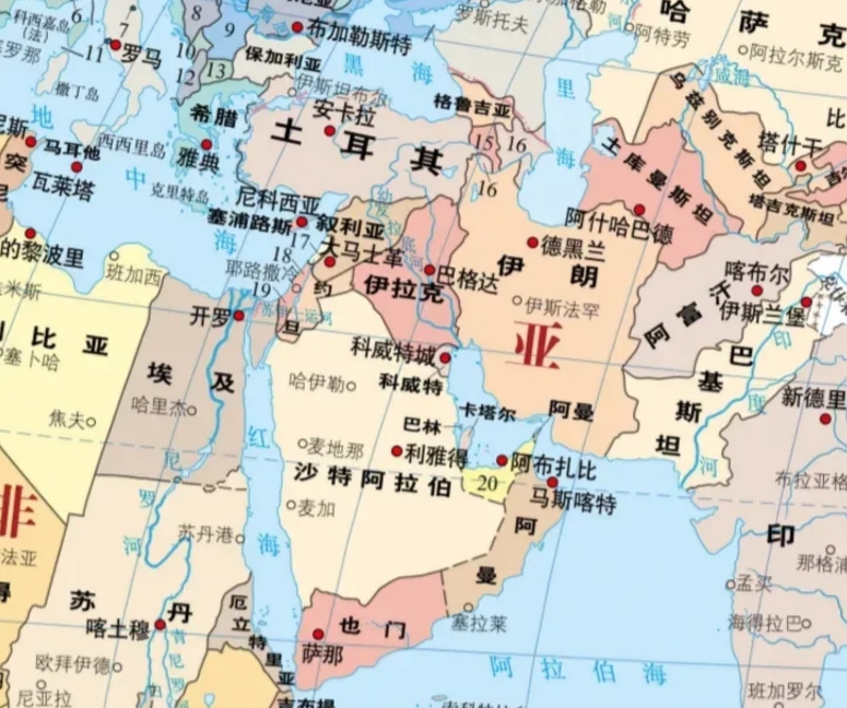 中东的阵眼已经换了，胡赛的导弹和无人机打击范围已经覆盖整个中东。
叙利亚的主动撤