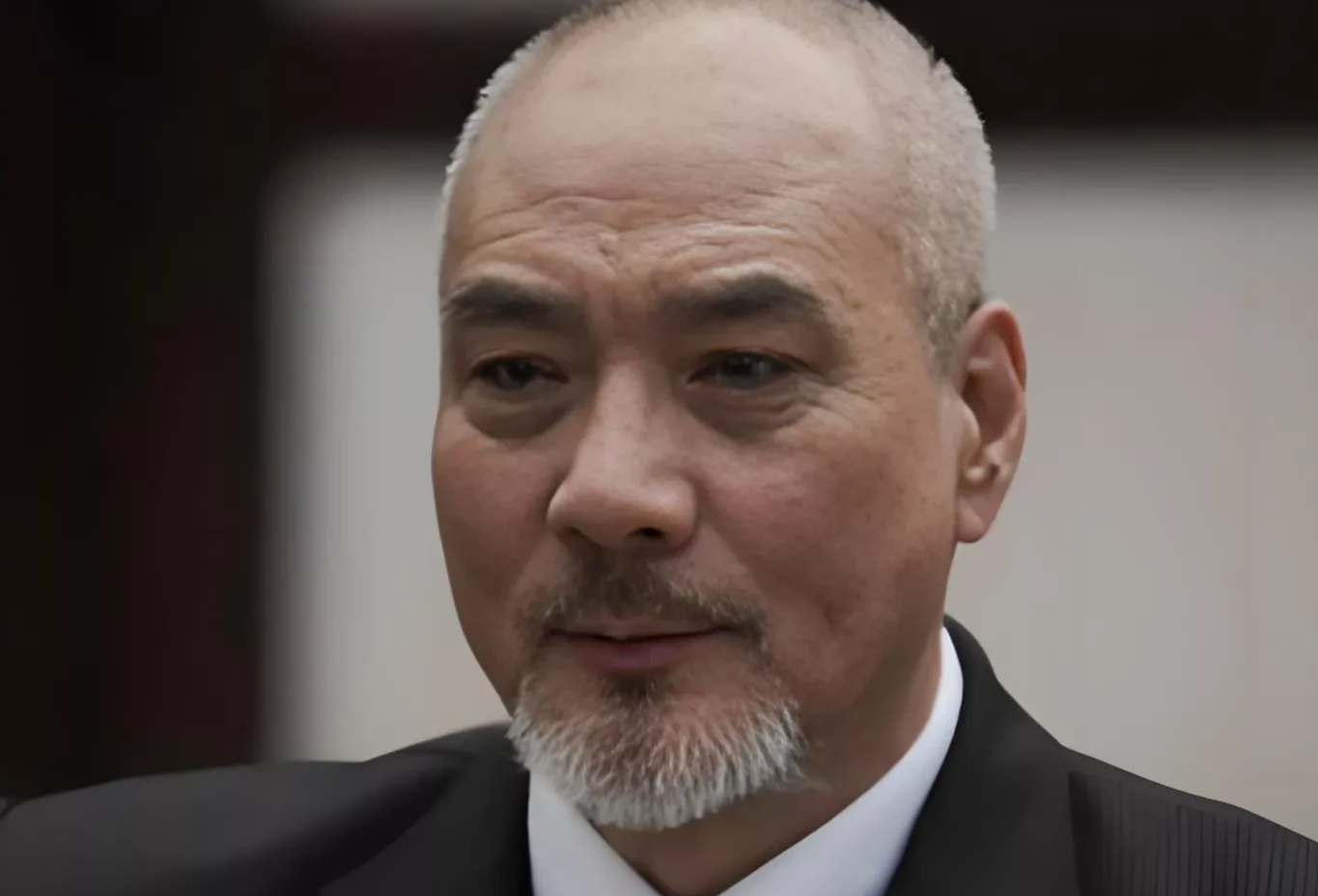 徐少强的五个孩子，3个不同妈：
 
1- 儿子：徐亦东， 1981 年，母亲何淑