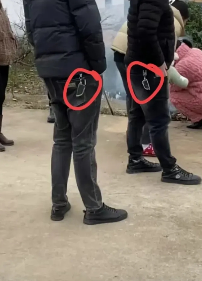 车钥匙系在裤带上是不是很酷？