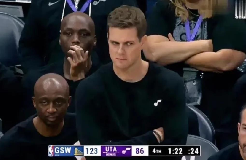 预订五大囧，爵士这两个年轻人差点没把主教练气吐血。
抢断勇士的球，下快攻本想着来