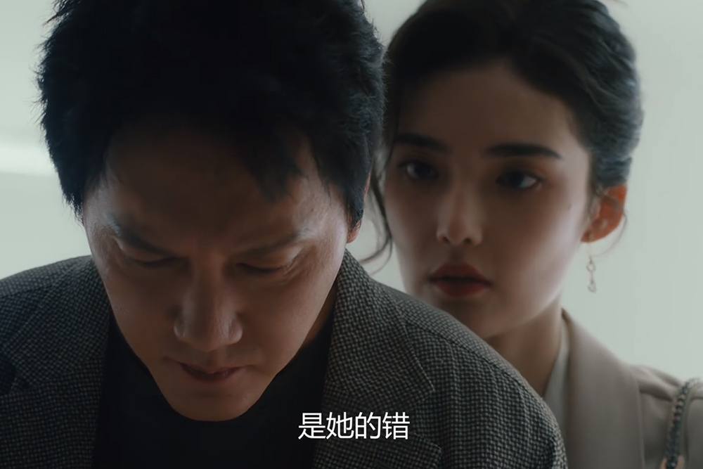 《婚内婚外》的结局中，胡成虽然因表现良好提前出狱，但他失去了家庭和公司。

通过