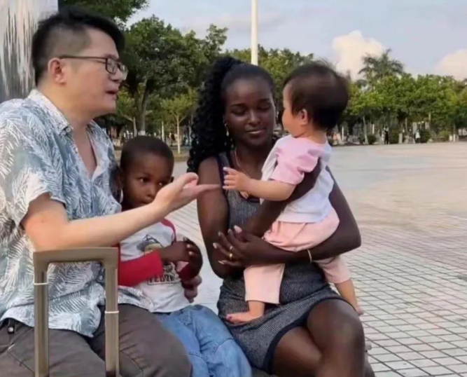 黑人基因强大，我们华夏人也不差，至少是一黑一白