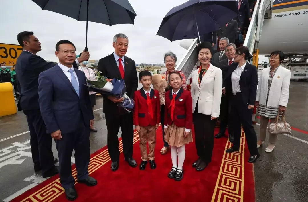 邻国老朋友交权半年后, 突然收到中方请柬, 来中国一待就是6天