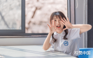 老婆带着她白月光回家，让我滚去次卧，他们要主卧的大床一起睡......