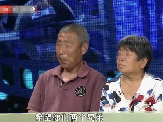 北京大兴，老宅拆迁后，分得一个别墅，一套一居室和160多万。老人和两个儿子达成口