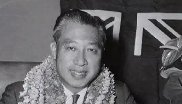 第1位参加美国总统竞选的华裔。

邝友良英文名字Yau Leong Fong，他