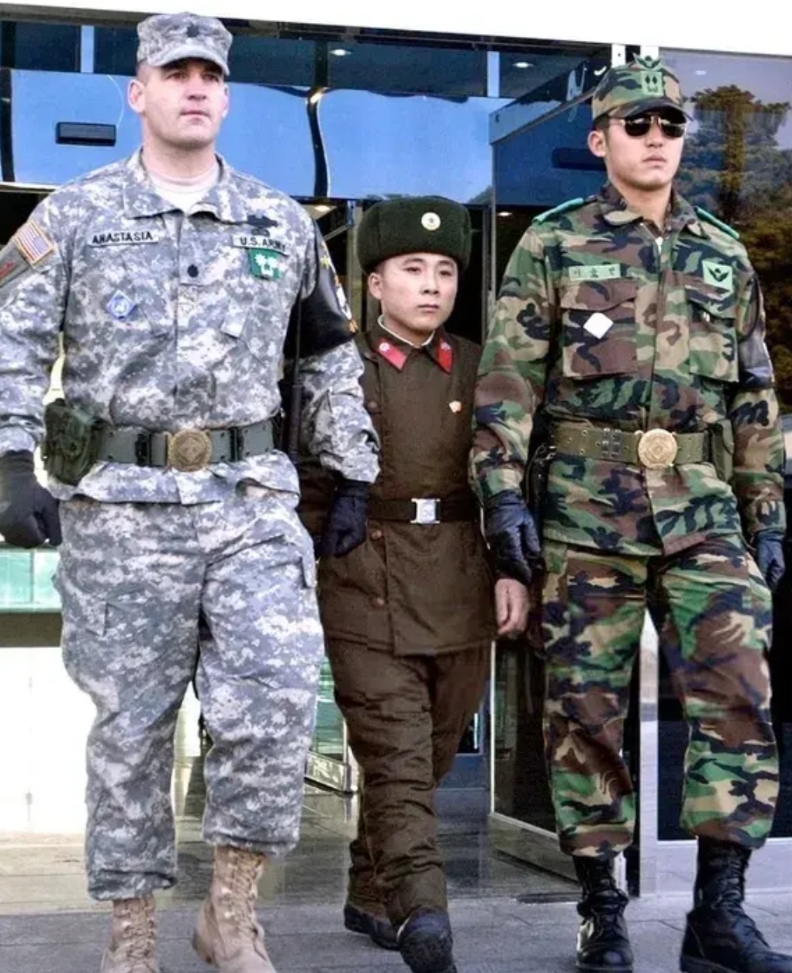 朝鲜派出了12000名这类的战士远赴俄乌现场
这群战士身材矮小，意志顽强，战场消