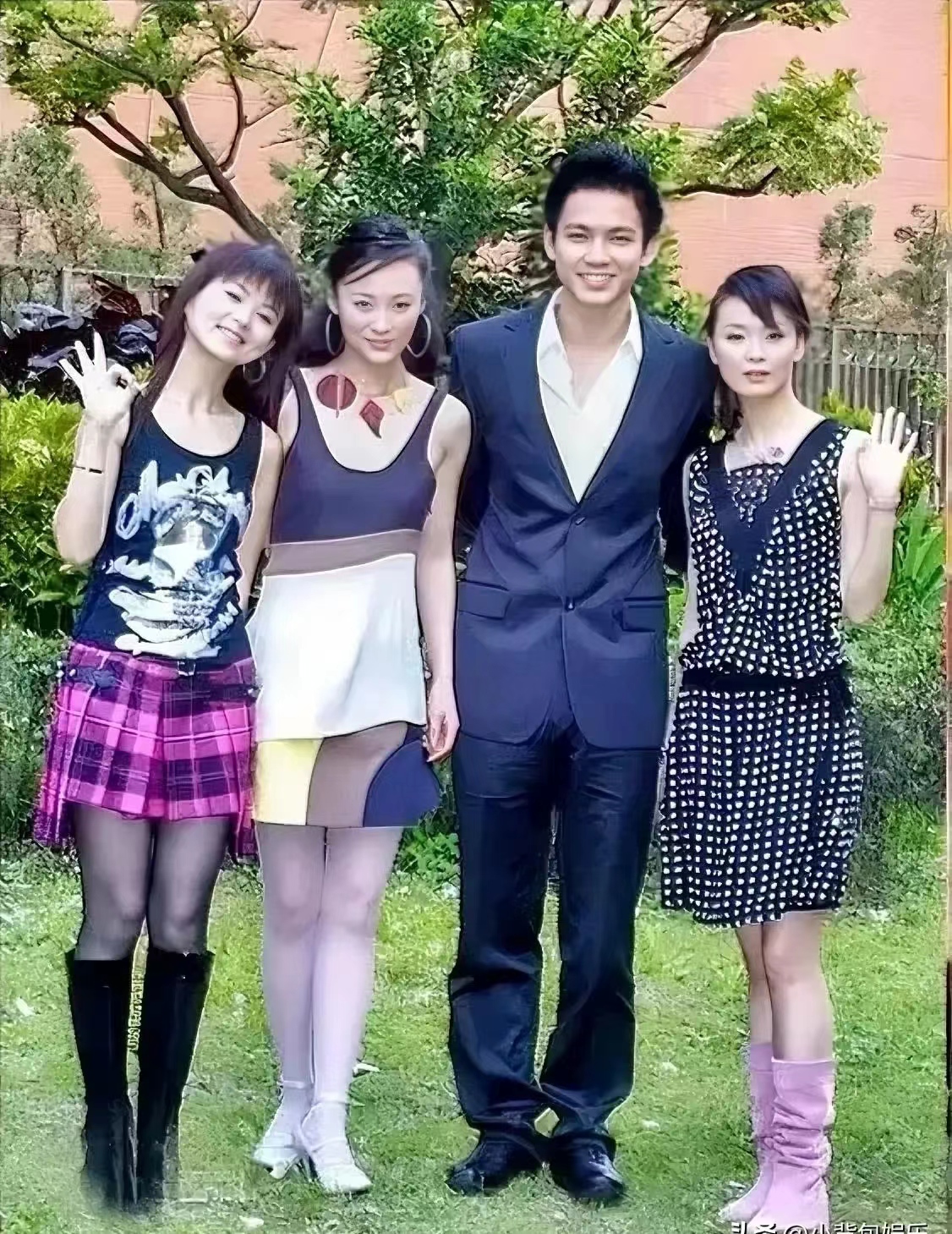 妈呀！蒋勤勤秒杀全场！
这是蒋勤勤年轻时的照片，够美吧，要不怎么会迷倒陈建斌
右