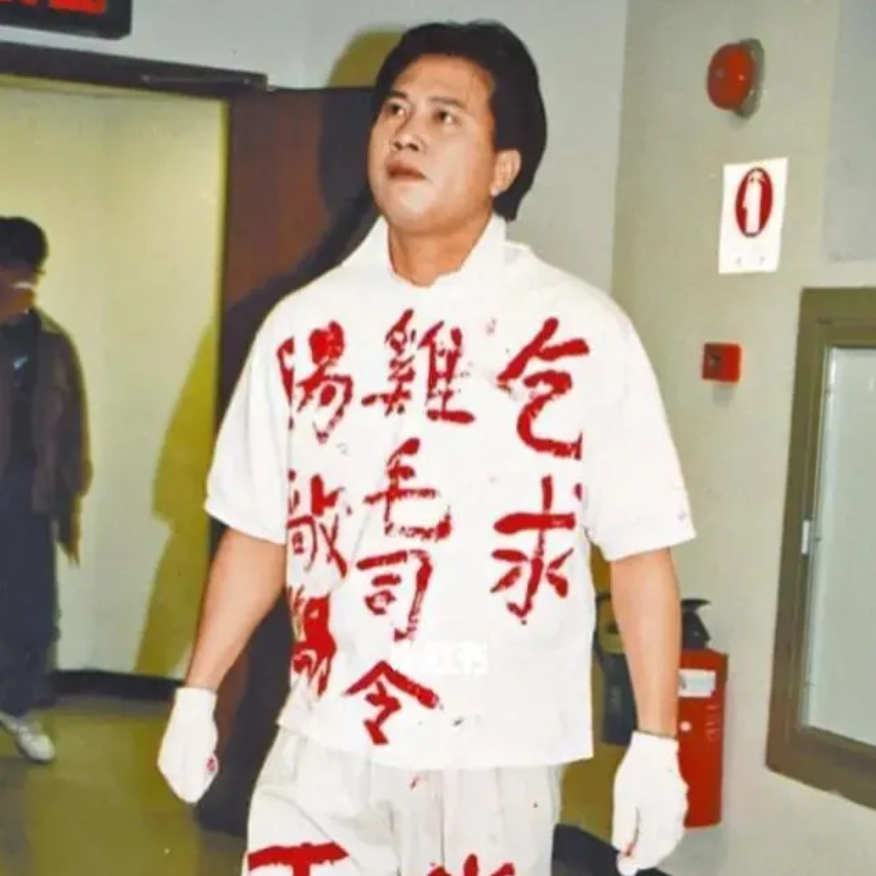 1991年万梓良“血衣事件”，他是敢说敢做，让很多人敬畏！90年代万梓良为了争取