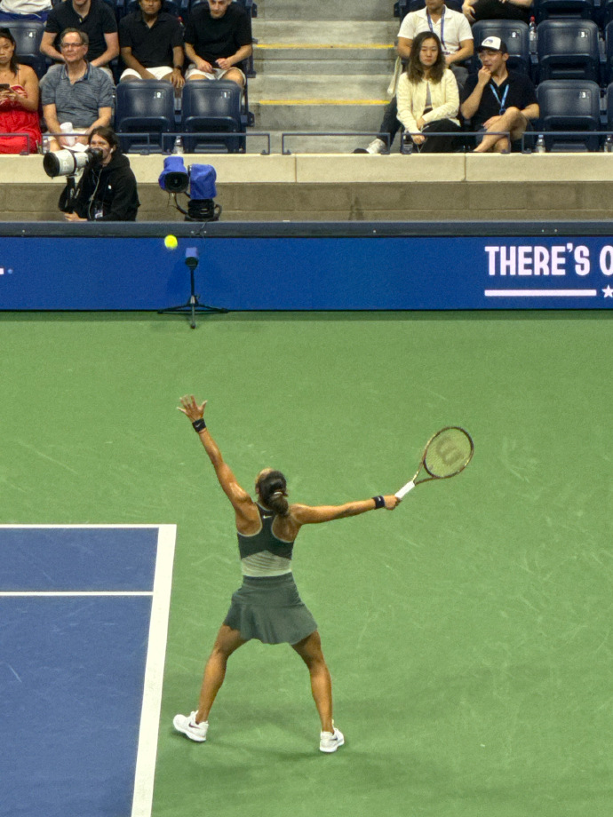 高性价比玩转US Open 看赛tips
- 比赛前场外买cocktail排长队