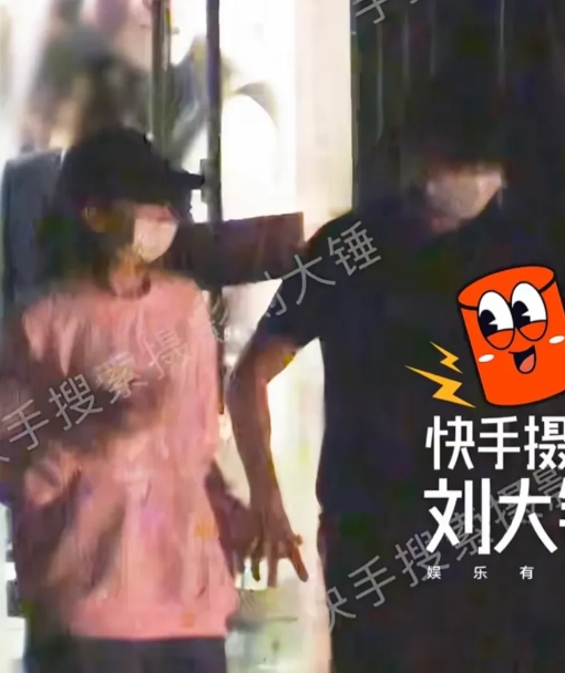 狗仔爆任嘉伦结婚都快八年了！
晒他与妻子聂欢牵手回家，一家三口很幸福
才知道任嘉