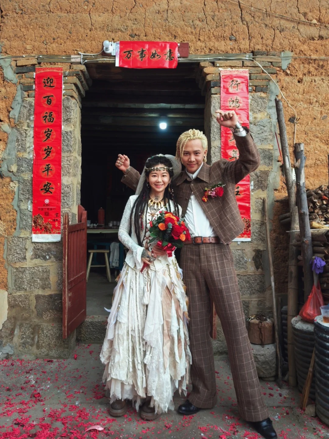 🧨 村口的婚礼
这次婚礼在福建
照片由我麻麻拍的
摄于小宇爷爷家门口