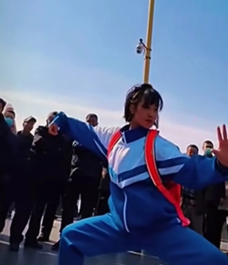 同一时代，两种人生。
希望我们的下一代别被欧美日韩颓废丧性的淫风带偏了。
中国人
