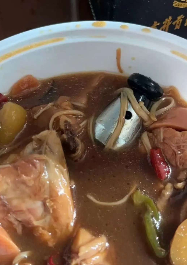 遇到过这样的外卖吗，还能不能吃？